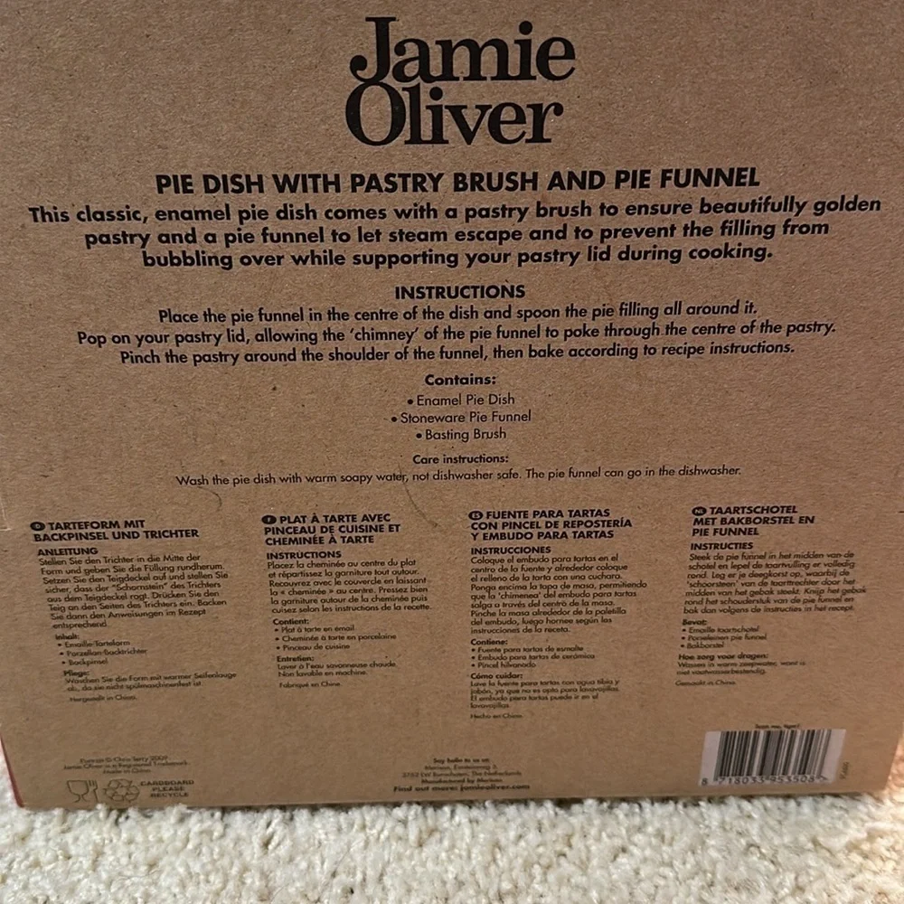 Jamie Oliver Pie Dish with pastry brush and pie funnel - New Gift Set